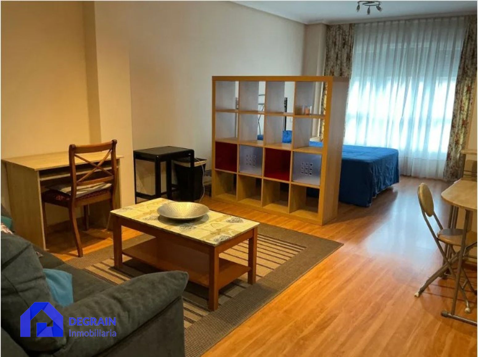 Dormitori de Pis de lloguer en Oviedo  amb Calefacció i Moblat