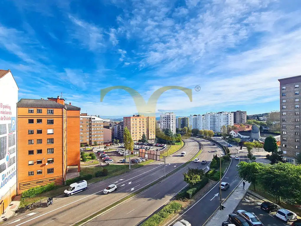 Vista exterior de Piso en venta en Oviedo  con Calefacción y Amueblado