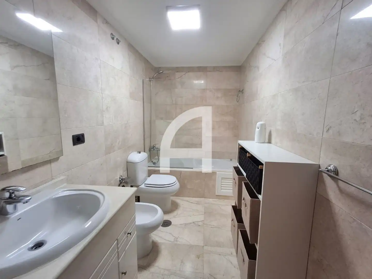 Wohnung zur Miete in R. de Rosalía de Castro, Centro - Areal