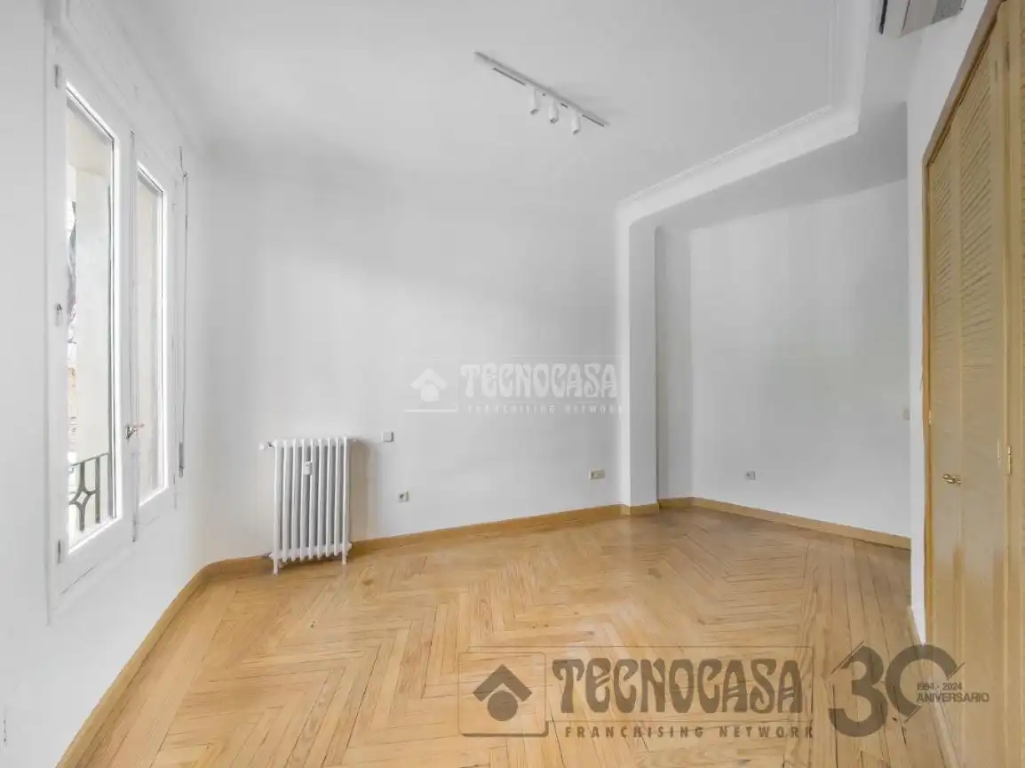 Dormitori de Pis de lloguer en Madrid amb Aire condicionat, Calefacció i Parquet