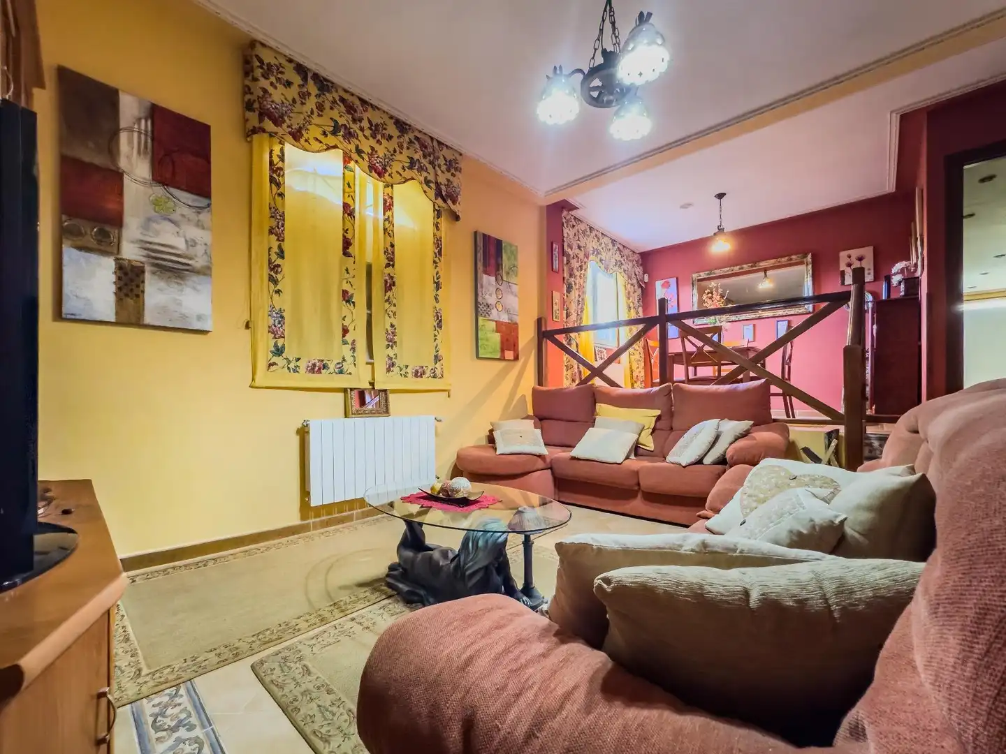 Sala d'estar de Casa o xalet en venda en Camargo amb Calefacció, Jardí privat i Piscina