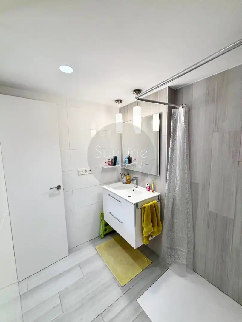 Baño de Piso en venta en Cullera con Aire acondicionado, Amueblado y Balcón