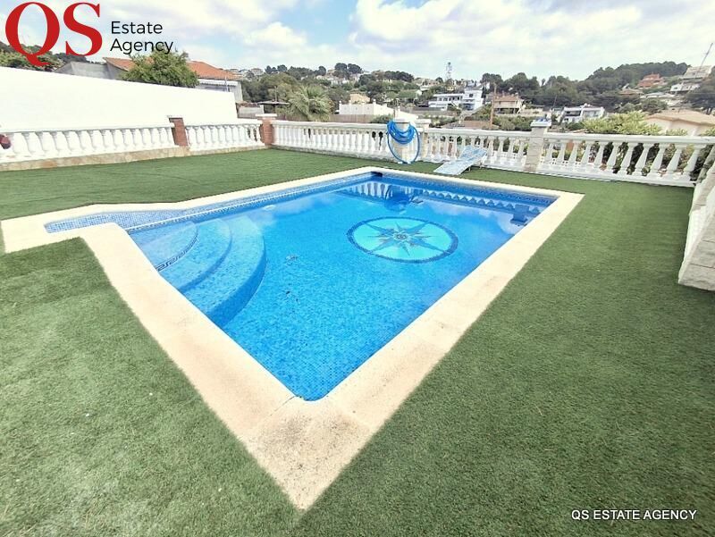 Piscina de Casa o xalet en venda en Cunit amb Calefacció, Jardí privat i Parquet