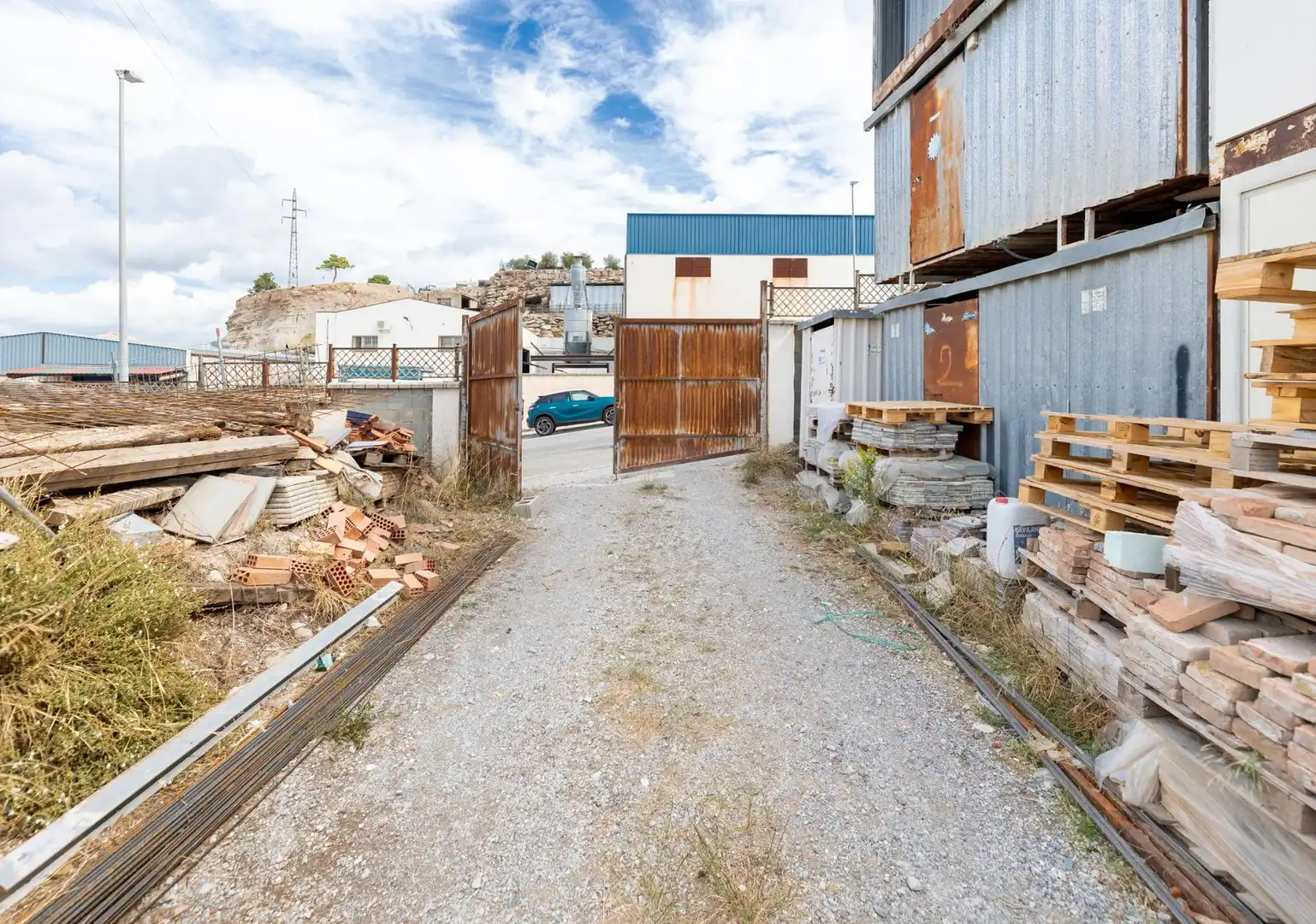Außenansicht von Fabrik Grundstücke zum Verkauf in Barrio de la Vega