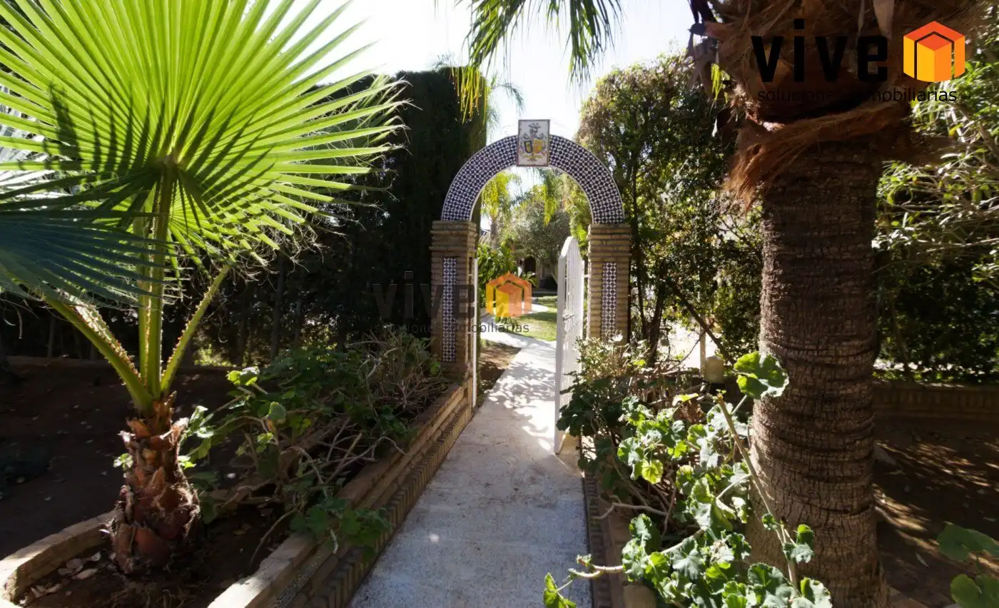 Garden of Houses for sale in Espartinas  with Air Conditioner, Heating and Terrace