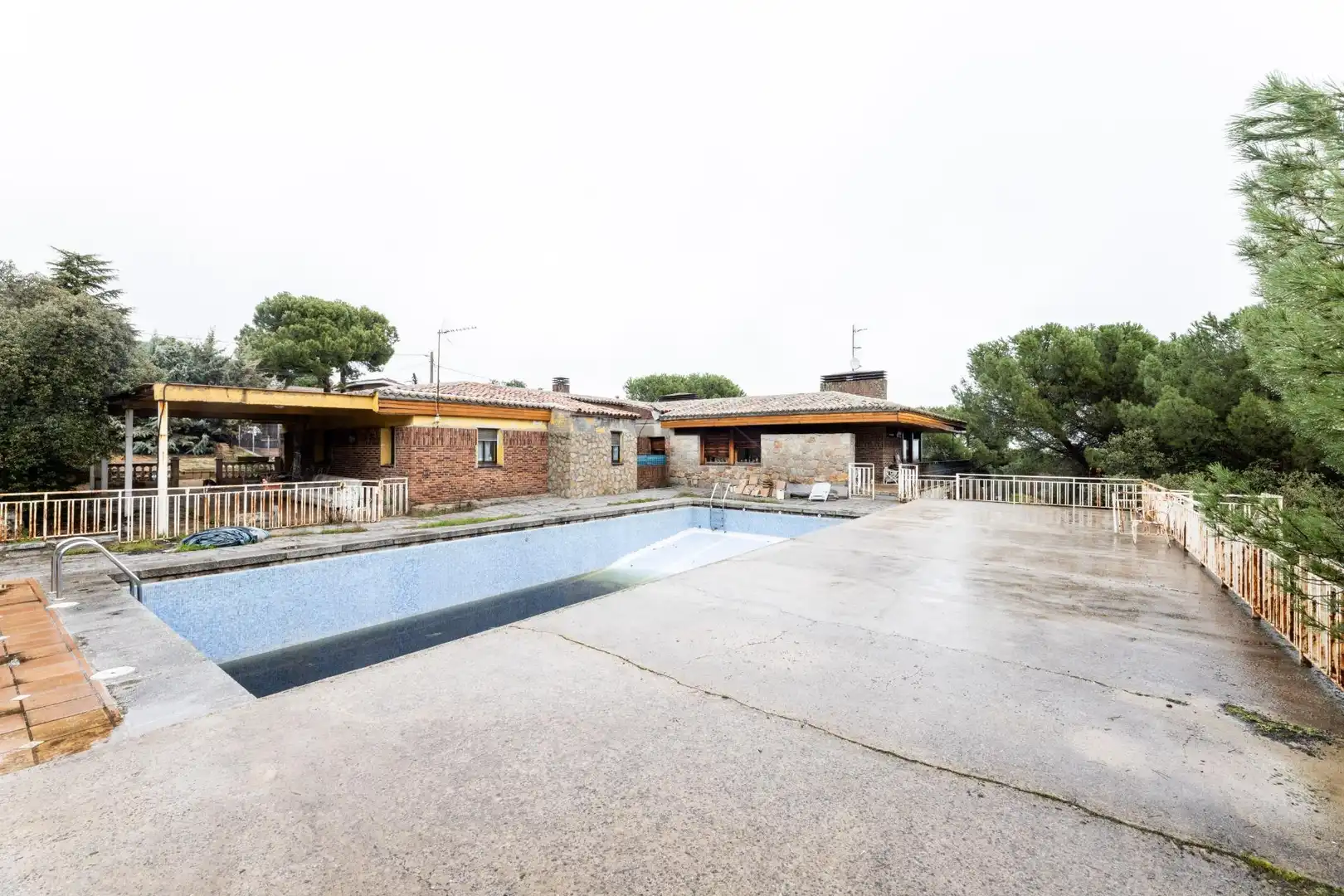 Vista exterior de Casa o xalet en venda en Torrelodones amb Calefacció, Jardí privat i Terrassa