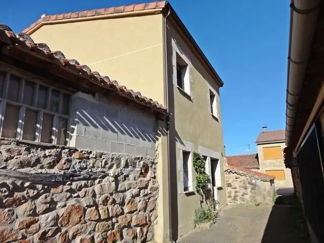 Vista exterior de Casa o chalet en venta en Cascajares de la Sierra con Trastero y Amueblado