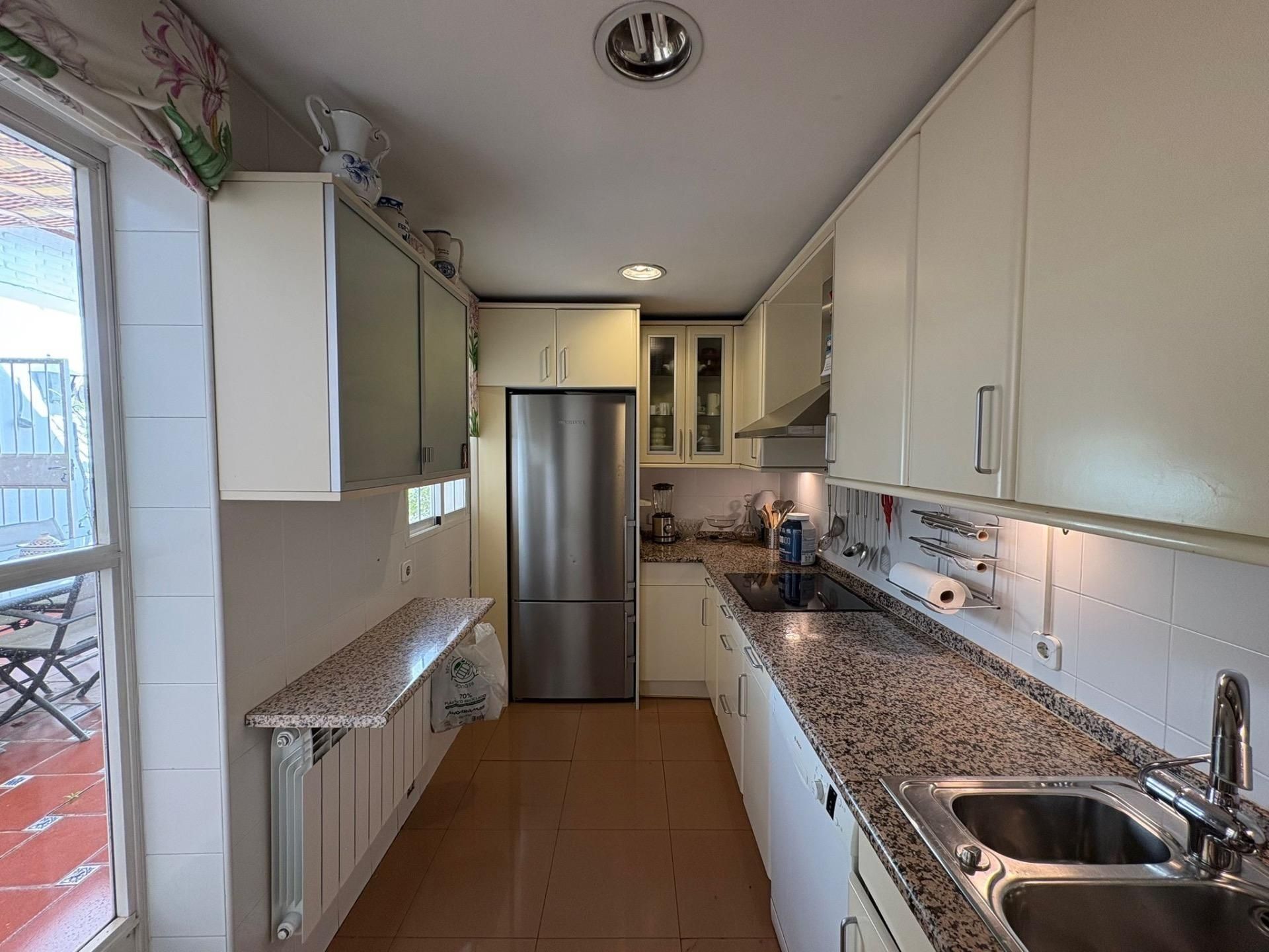 Cuina de Casa adosada en venda en Alcalá de Henares amb Calefacció