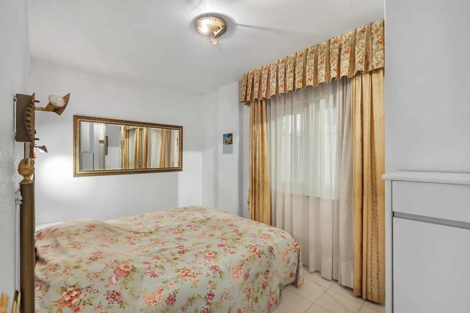 Dormitori de Apartament en venda en Guardamar del Segura amb Terrassa, Traster i Piscina
