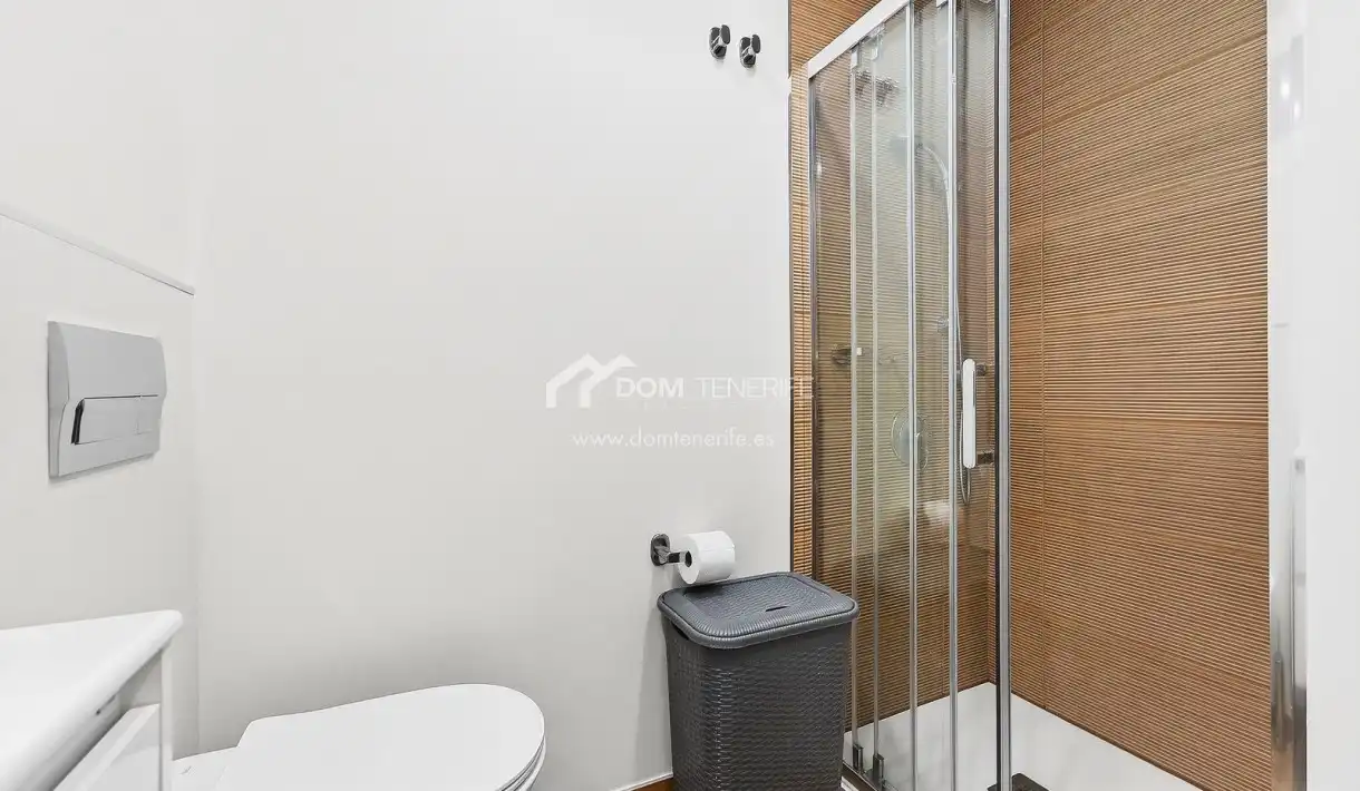 Badezimmer von Wohnung zum Verkauf in Adeje mit Terrasse, Abstellraum und Schwimmbad