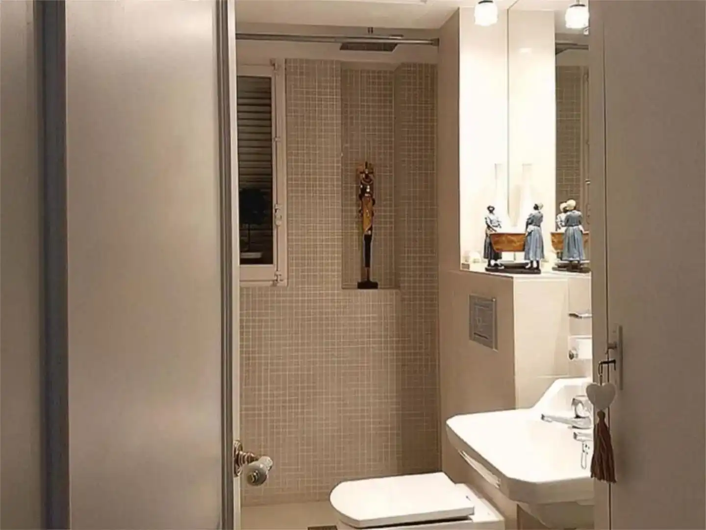 Bathroom of Flat for rent in El Vendrell  with Furnished