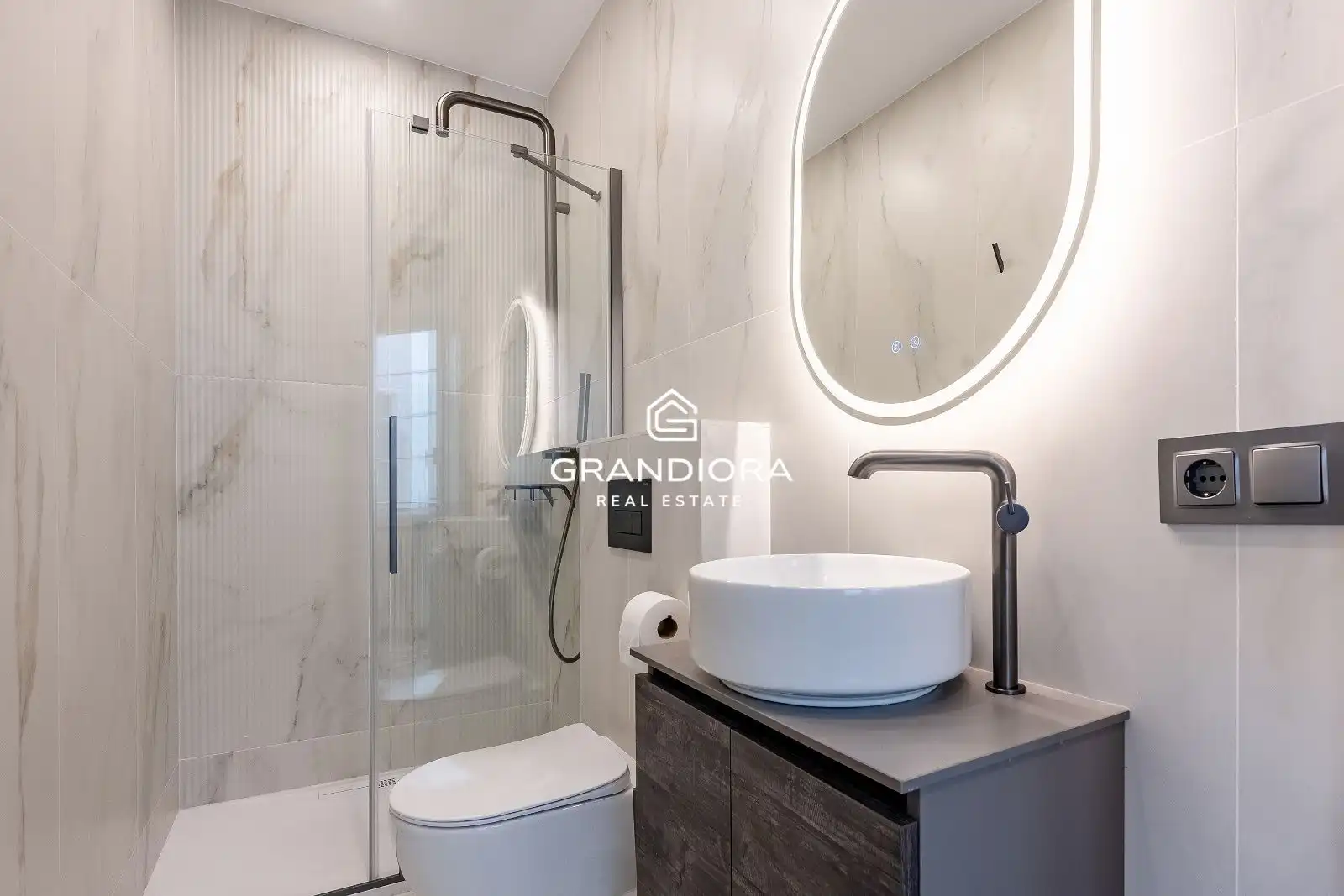 Baño de Apartamento de alquiler en Badalona con Aire acondicionado, Calefacción y Amueblado