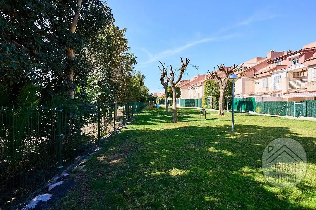 Jardí de Casa o xalet en venda en Alicante / Alacant amb Aire condicionat, Calefacció i Terrassa