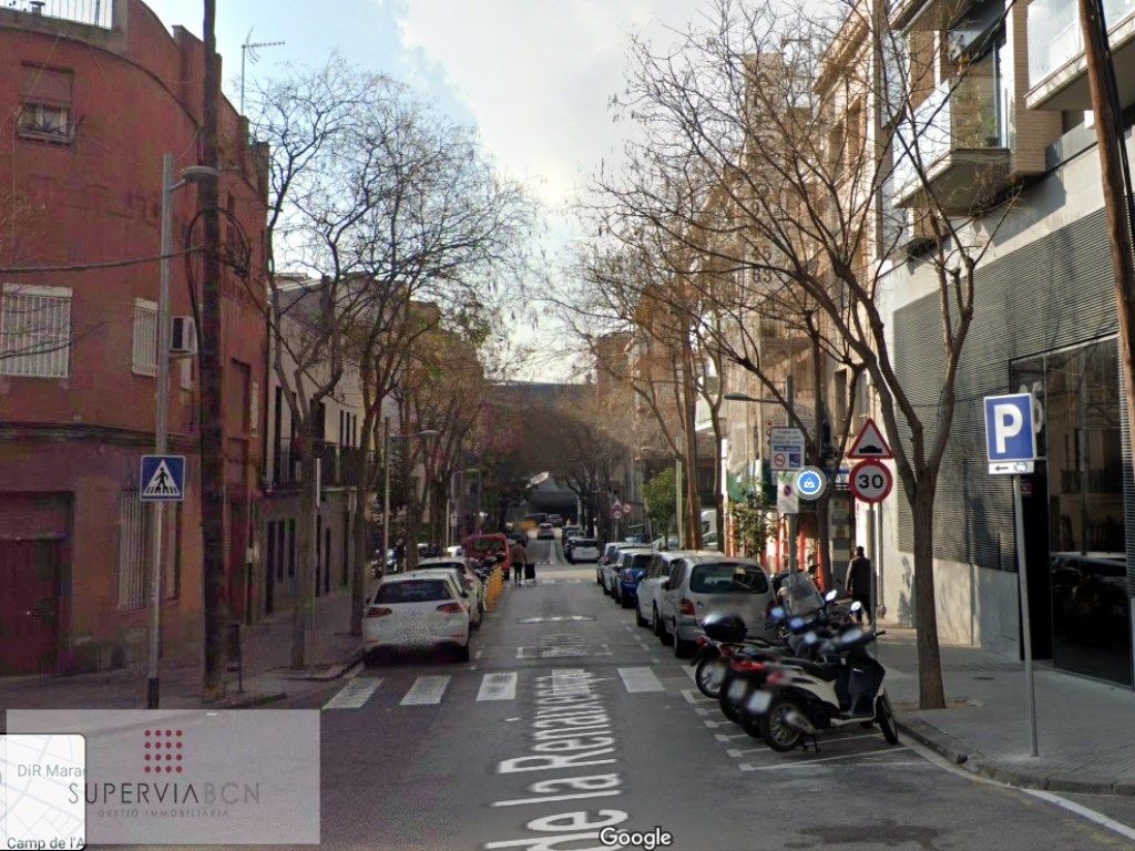 Vista exterior de Edifici en venda en  Barcelona Capital
