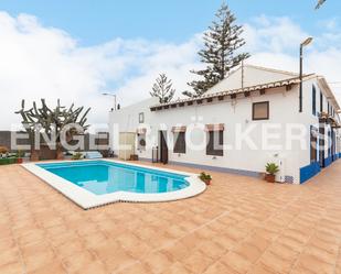 Vista exterior de Casa o xalet en venda en Alboraya amb Terrassa i Piscina