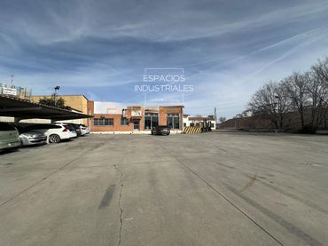 Industrial building for sale in Altos del Olivar - El Caracol