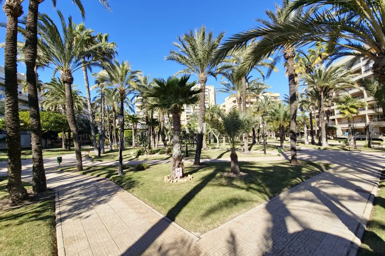 Außenansicht von Wohnungen zur Miete in Torrevieja mit Heizung, Terrasse und Schwimmbad