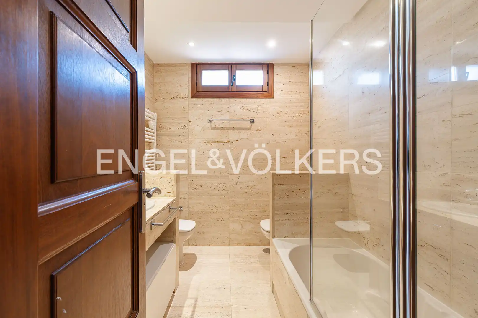 Baño de Casa o chalet de alquiler en Madrid con Aire acondicionado, Calefacción y Jardín privado