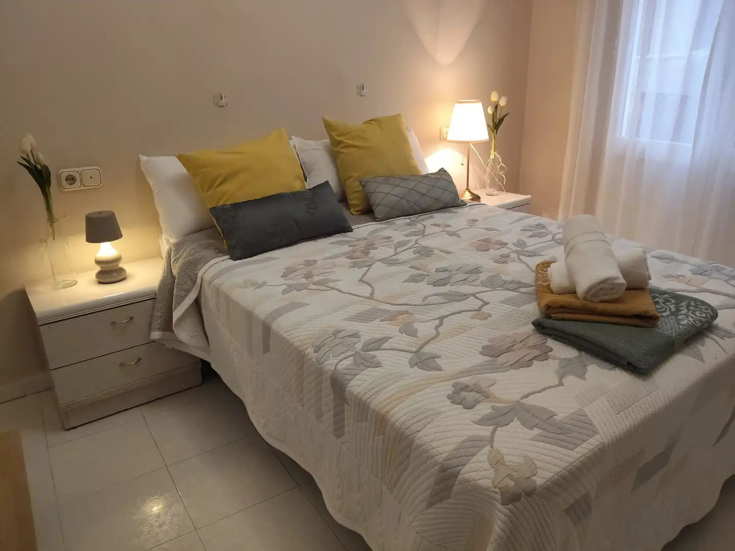 Bedroom of Apartments for rent in Granada  with Air Conditioner, Heating and Furnished
