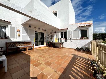 Adossat amb jardí en venda a Cala Blanca