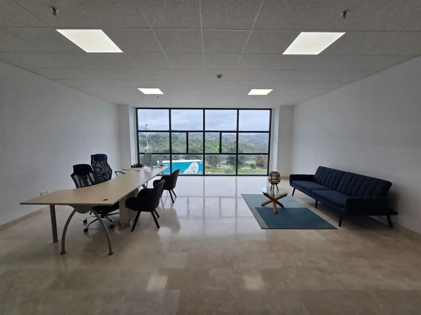 Office for rent in Monda  with Internet