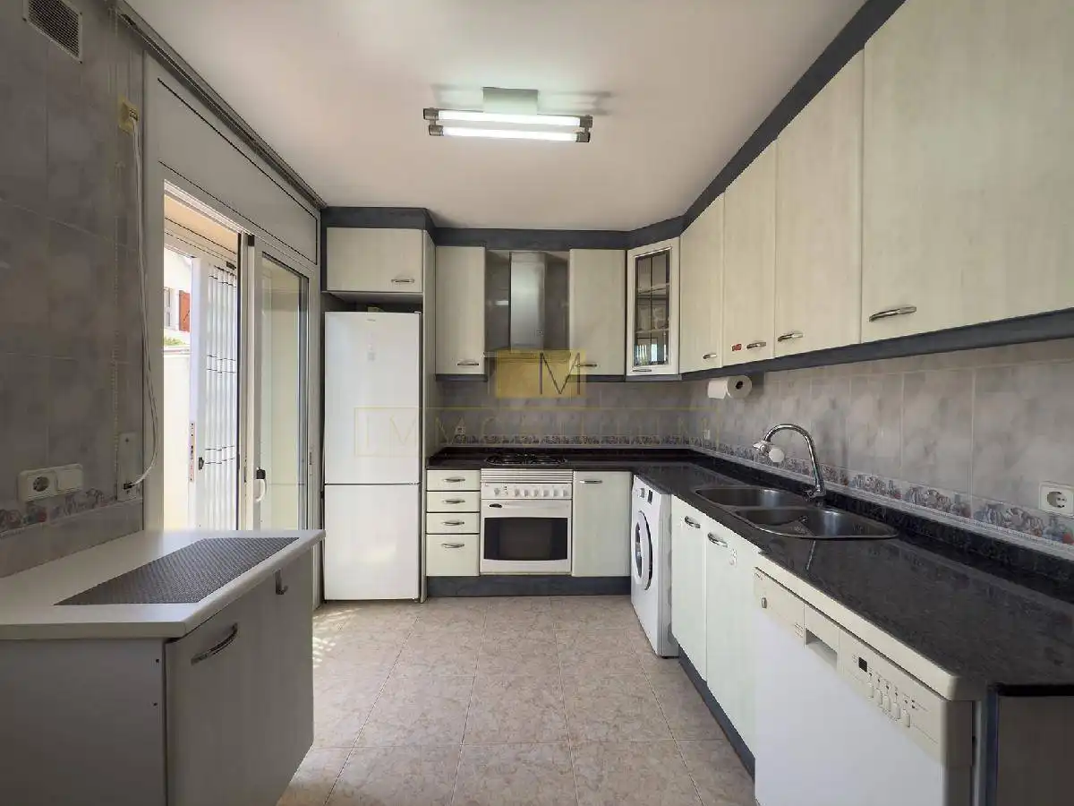 Cuina de Casa o xalet en venda en Sant Pere de Ribes amb Aire condicionat, Calefacció i Jardí privat