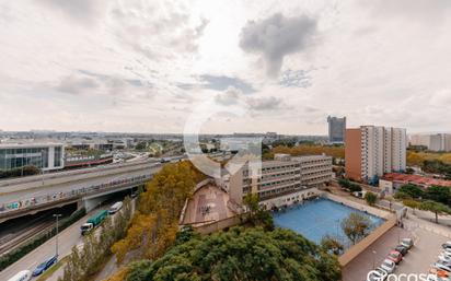 Exterior view of Flat for sale in L'Hospitalet de Llobregat  with Air Conditioner, Parquet flooring and Oven