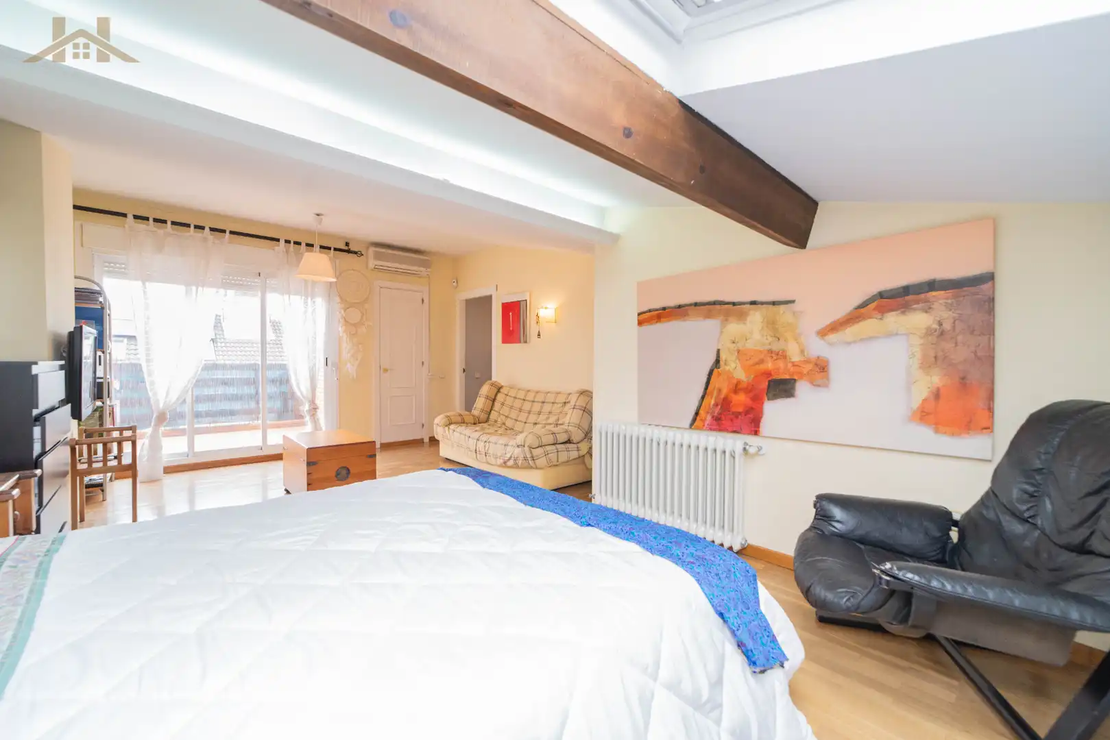 Schlafzimmer von Einfamilien-Reihenhaus zum Verkauf in Madrid mit Klimaanlage, Heizung und Terrasse