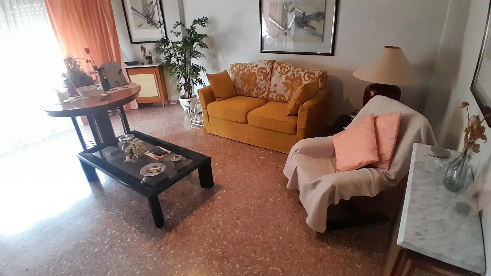 Sala d'estar de Pis en venda en Yecla amb Calefacció, Moblat i Balcó