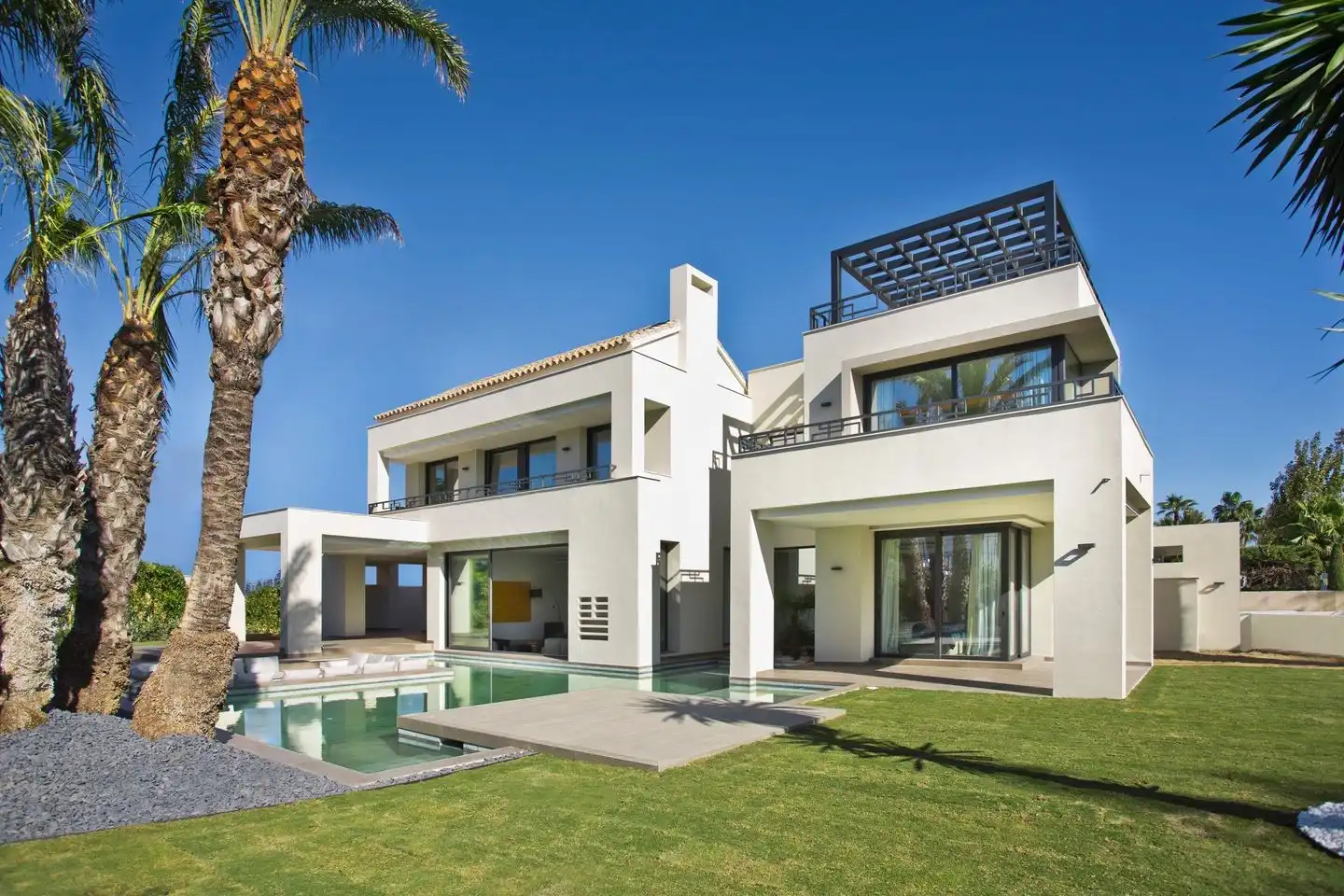 Casa con piscina en venta en San Pedro de Alcántara