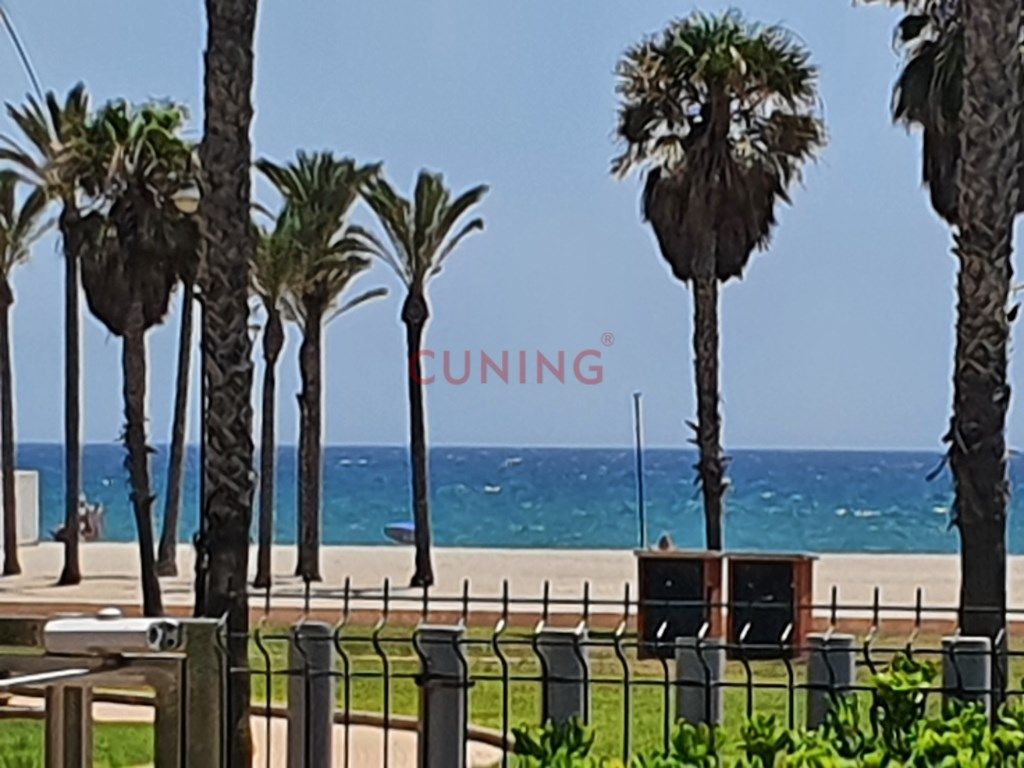 Vista exterior de Casa o xalet en venda en Roquetas de Mar amb Piscina i Piscina comunitària