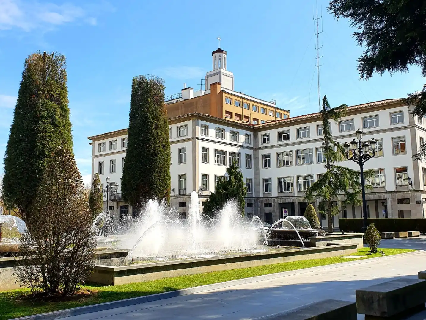 Vista exterior de Piso en venta en Oviedo  con Balcón