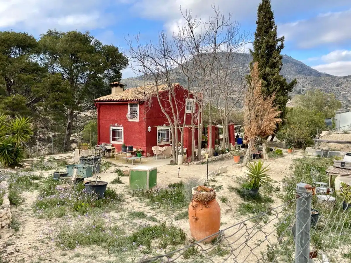 Jardí de Casa o xalet en venda en Relleu amb Jardí privat i Traster