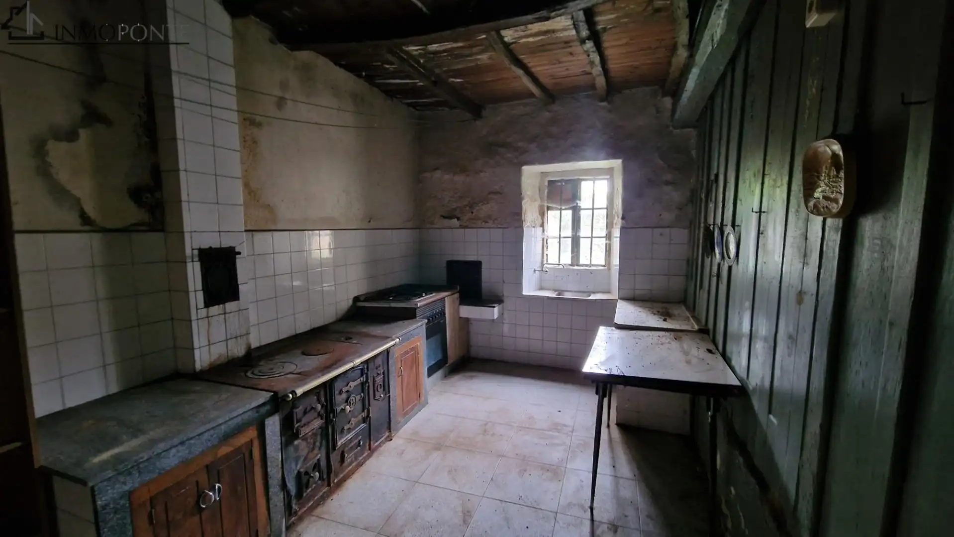 Cuina de Casa o xalet en venda en Cerdedo amb Jardí privat i Traster