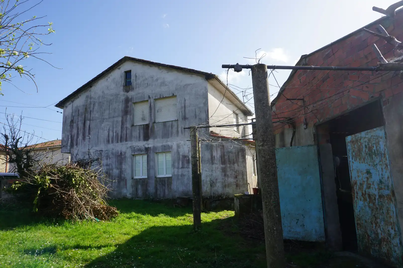 Vista exterior de Casa o xalet en venda en Melide amb Jardí privat