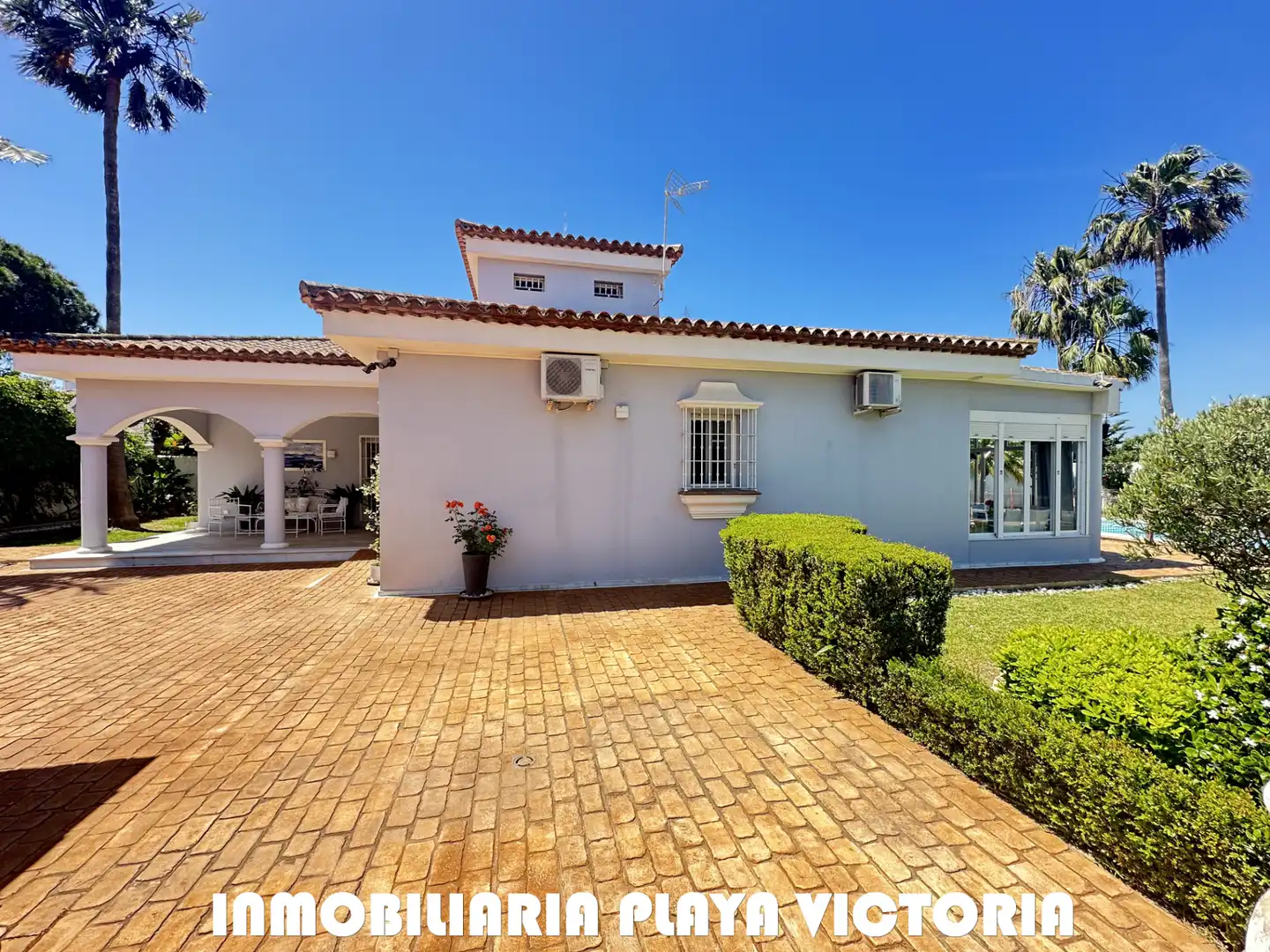 Exterior view of Houses for sale in Chiclana de la Frontera  with Air Conditioner, Private garden and Swimming Pool