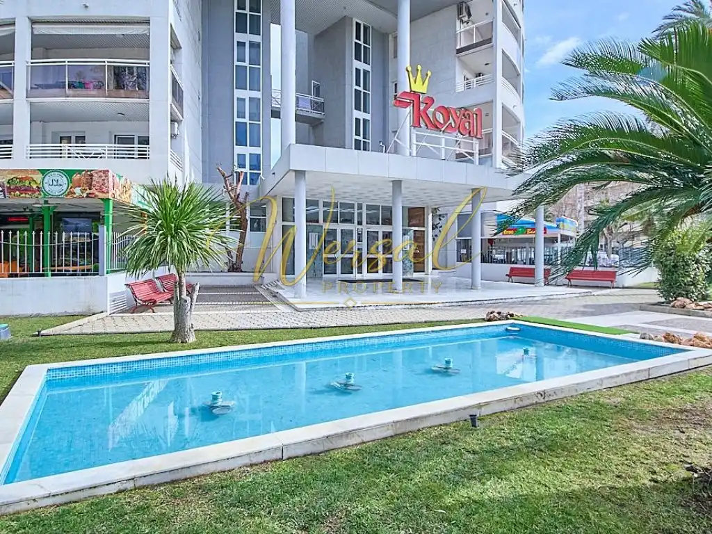 Piscina de Apartament en venda en Salou amb Piscina comunitària