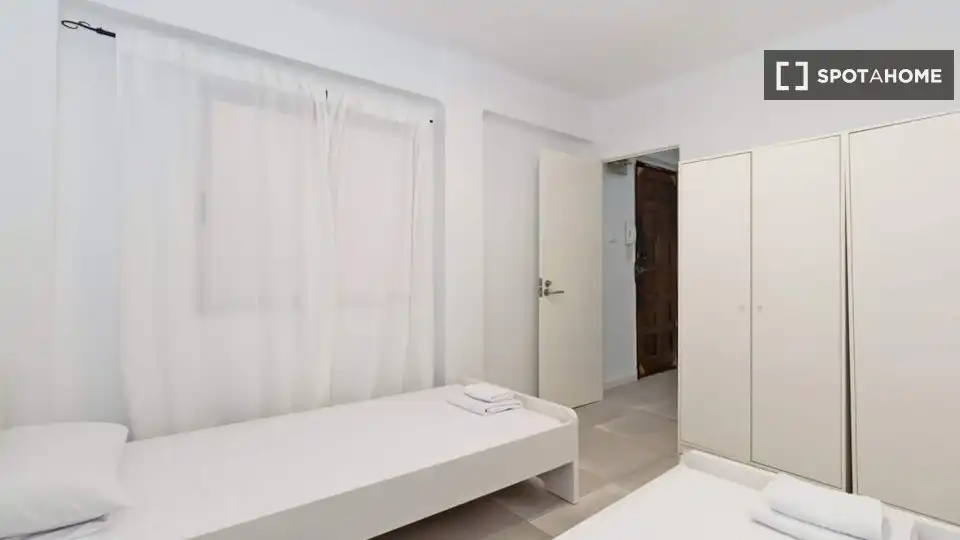 Bedroom of Flat for rent in Valencia  with Air Conditioner, Heating and Furnished