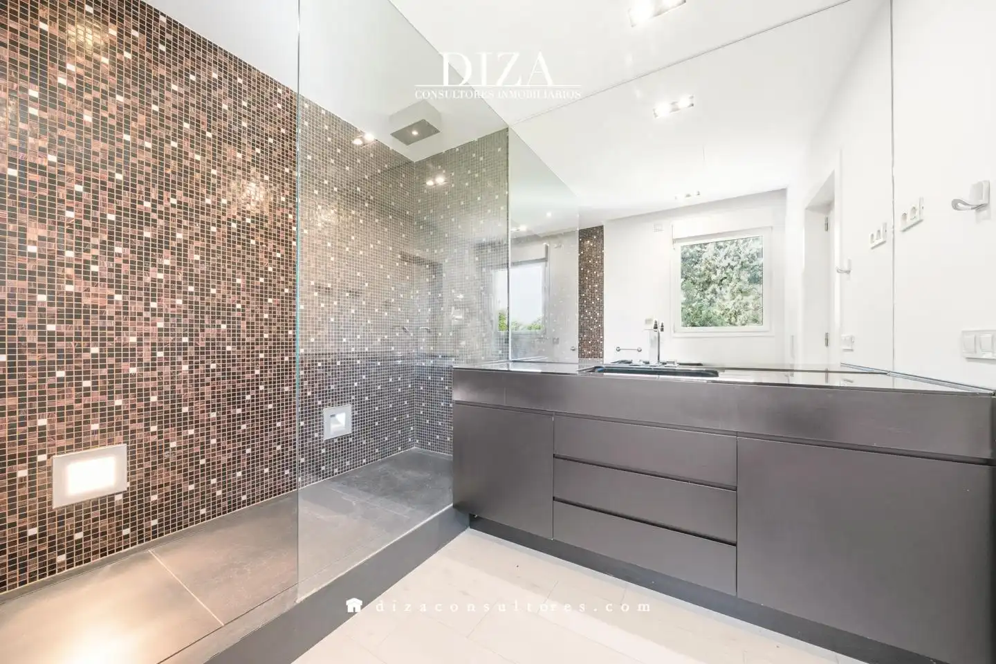 Bathroom of Houses for rent in Madrid  with Air Conditioner, Heating and Private garden