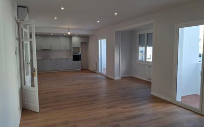 Living room of Flat to rent in  Barcelona Capital  with Air Conditioner, Heating and Balcony