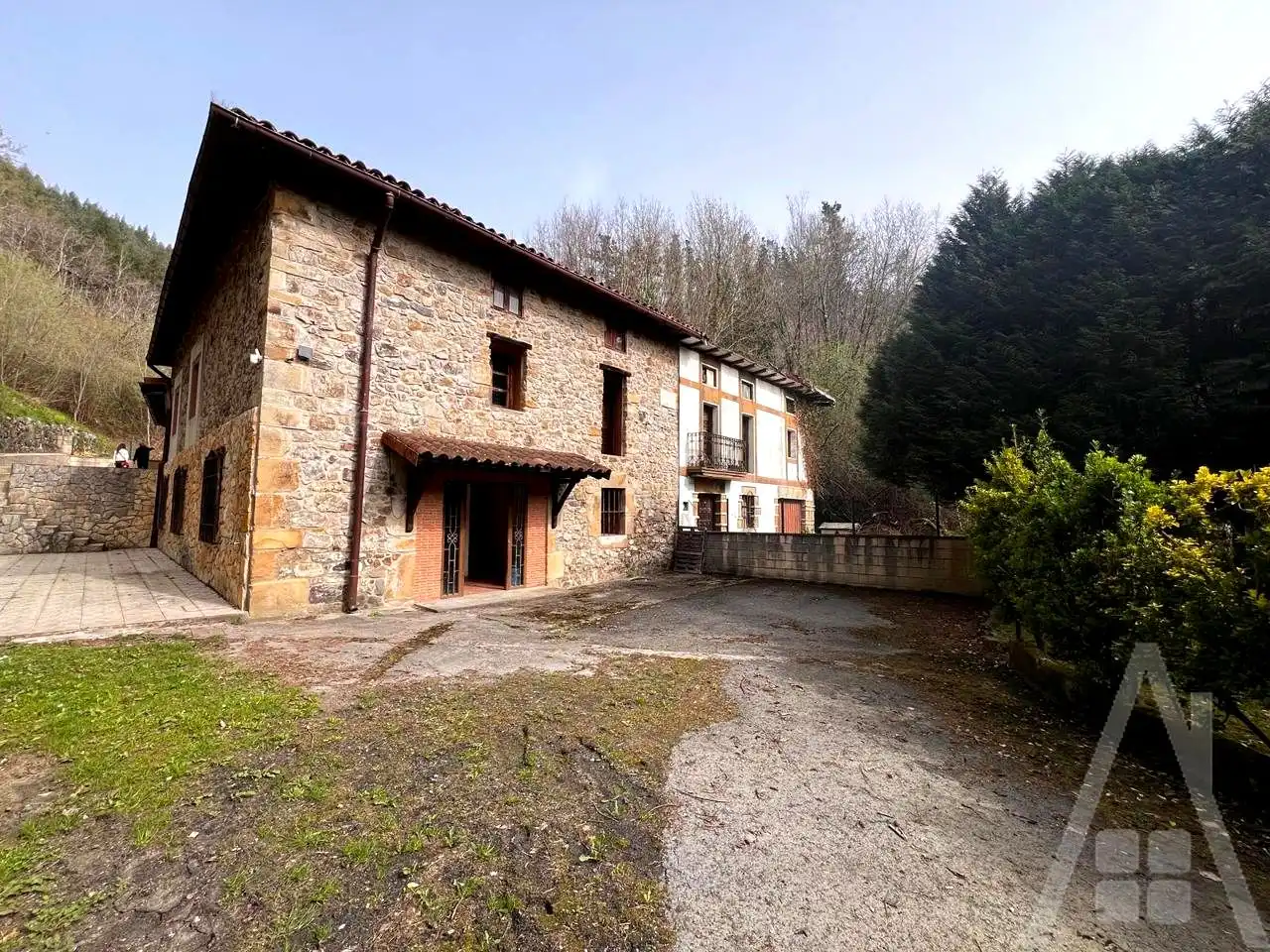 Vista exterior de Casa o xalet en venda en Munitibar-Arbatzegi Gerrikaitz amb Calefacció, Jardí privat i Terrassa