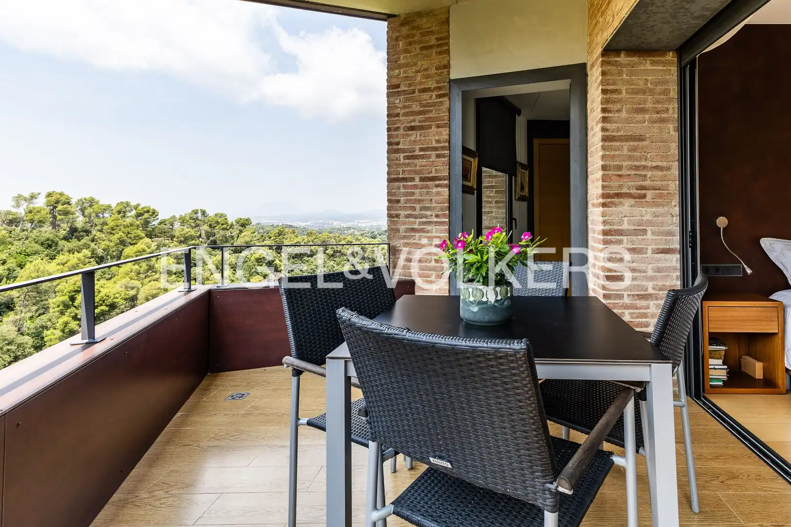 Terrassa de Casa adosada en venda en Sant Cugat del Vallès amb Calefacció, Jardí privat i Parquet