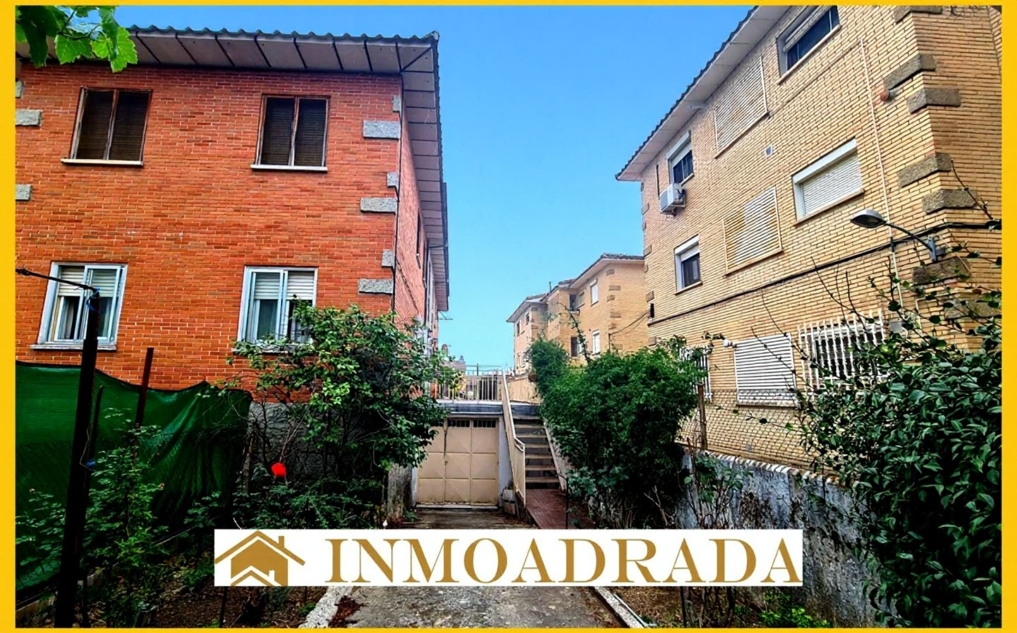 Vista exterior de Piso en venta en La Adrada  con Jardín privado, Terraza y Amueblado