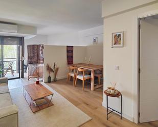 Sala d'estar de Apartament de lloguer en  Madrid Capital amb Aire condicionat, Calefacció i Terrassa