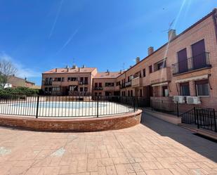Vista exterior de Pis de lloguer en Villamantilla amb Calefacció, Parquet i Terrassa