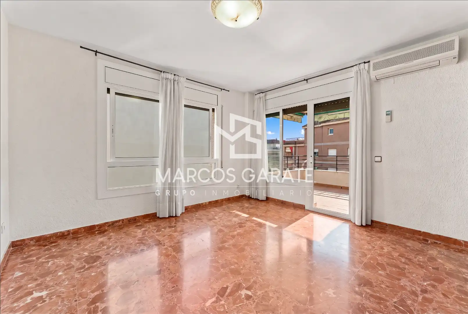 Flat with terrace for sale in Carrer del Carme