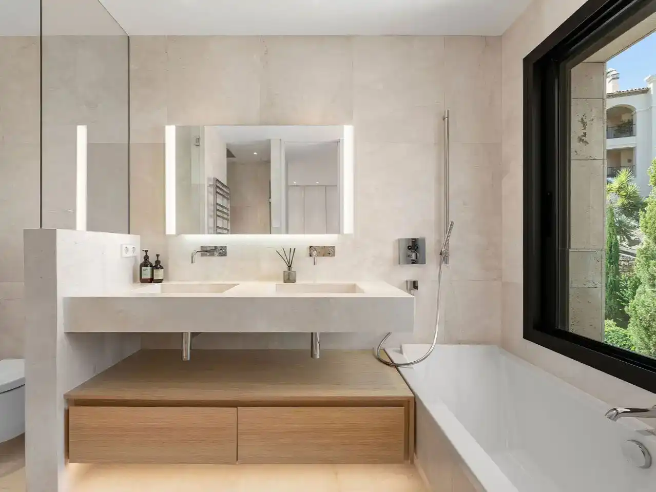 Bany de Apartament en venda en Benahavís amb Aire condicionat, Piscina i Balcó