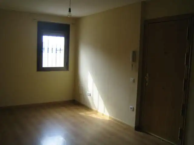 Habitación de Apartamento de alquiler en San Agustín del Guadalix con Calefacción, Horno y Lavadora