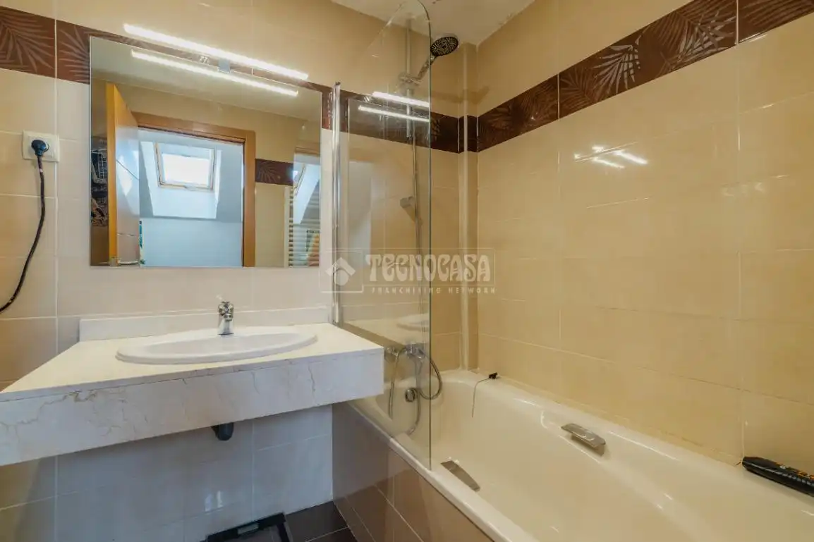 Badezimmer von Wohnung zum Verkauf in Arroyomolinos (Madrid) mit Klimaanlage, Heizung und Terrasse