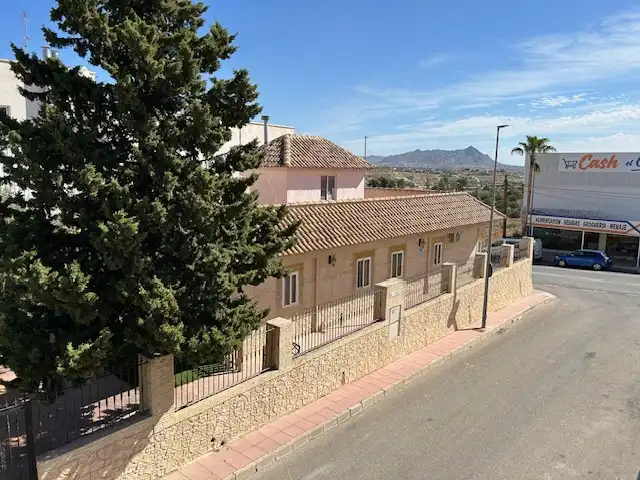 Außenansicht von Wohnung zum Verkauf in Fortuna mit Klimaanlage, Abstellraum und Balkon